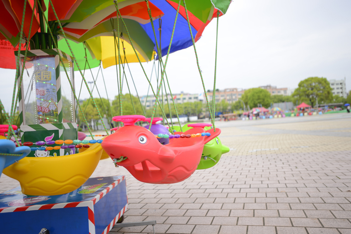 公园平转秋千鱼旋转户外电瓶飞鱼电动转马广场游乐儿童秋千鱼飞车