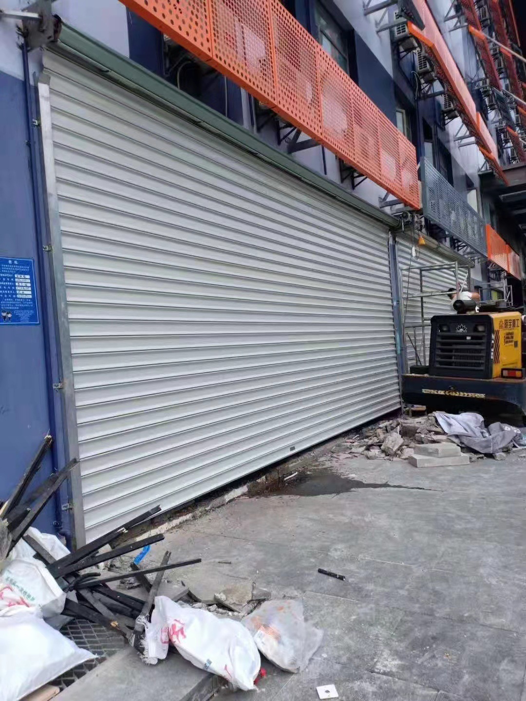 上海电动抗风卷闸门工业大型抗风门抗风钩外挂电机遥控维修更换