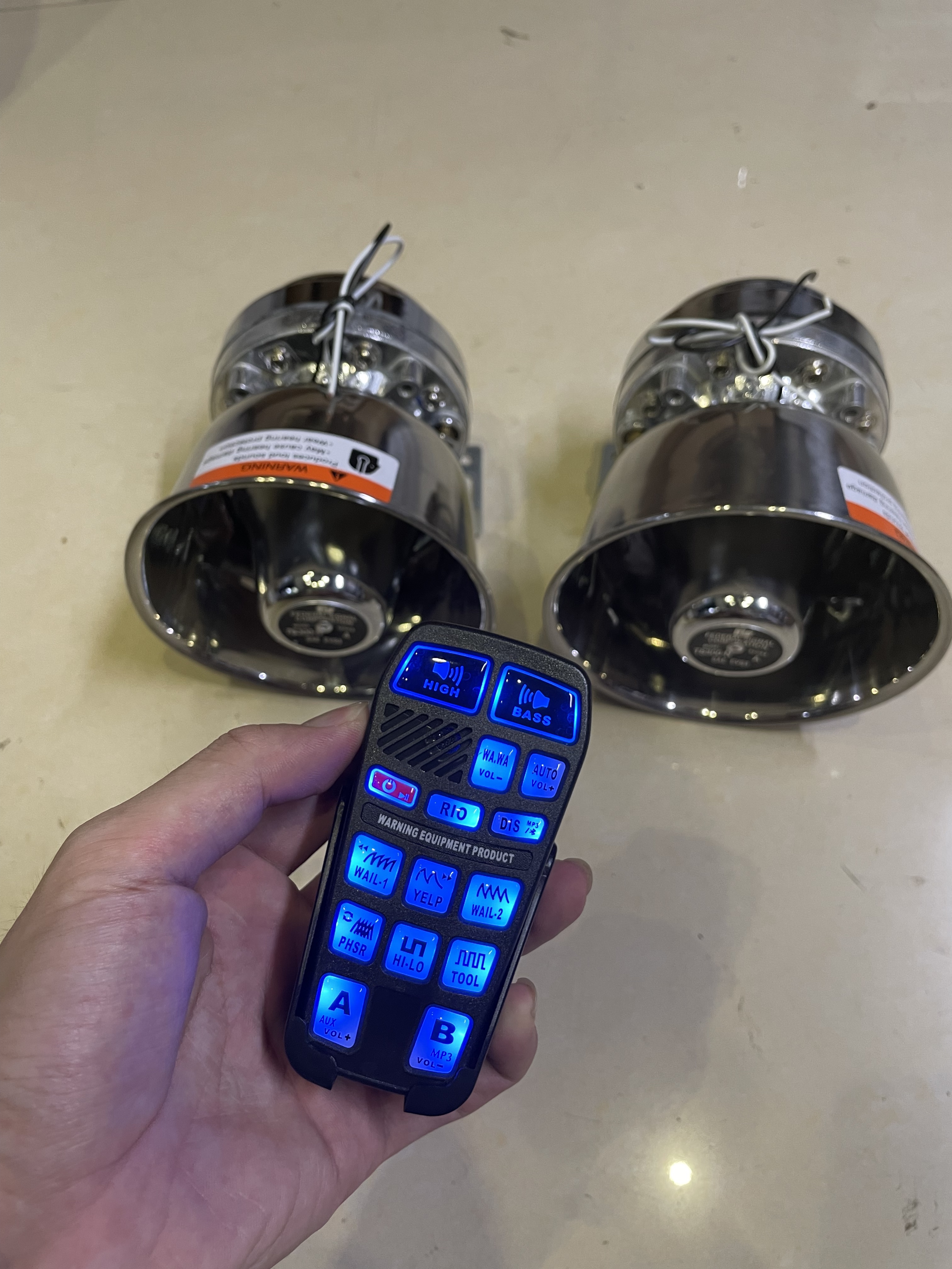 宣传车汽车12v24改装高清喊话器警报器车载警笛无线高音400w600w