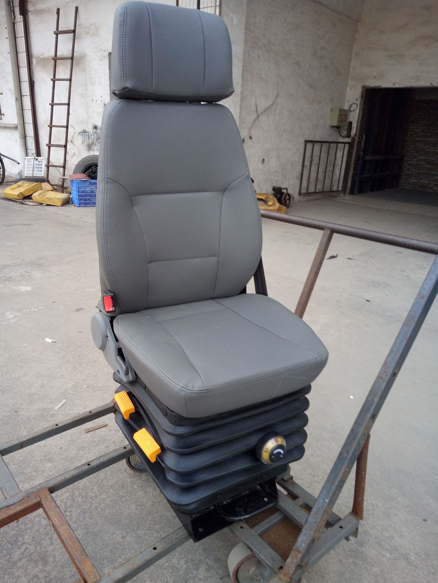 金龙宇通客车驾驶椅司机椅带安全带 公交车驾驶椅客车座椅-阿里巴巴