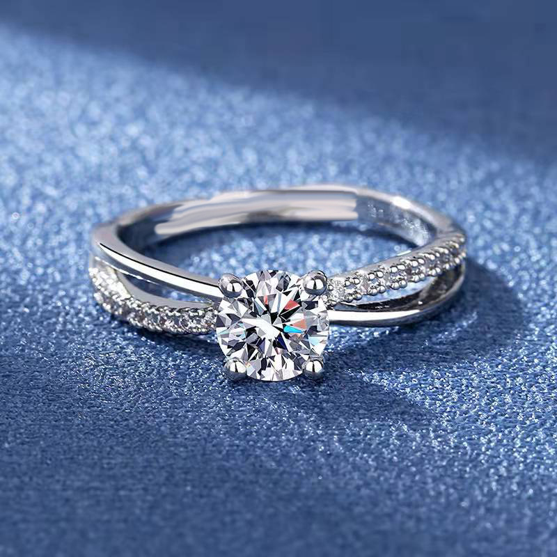 欧美时尚小香风轻奢仿真莫桑石钻戒四爪两克拉镶钻开口可调节戒指