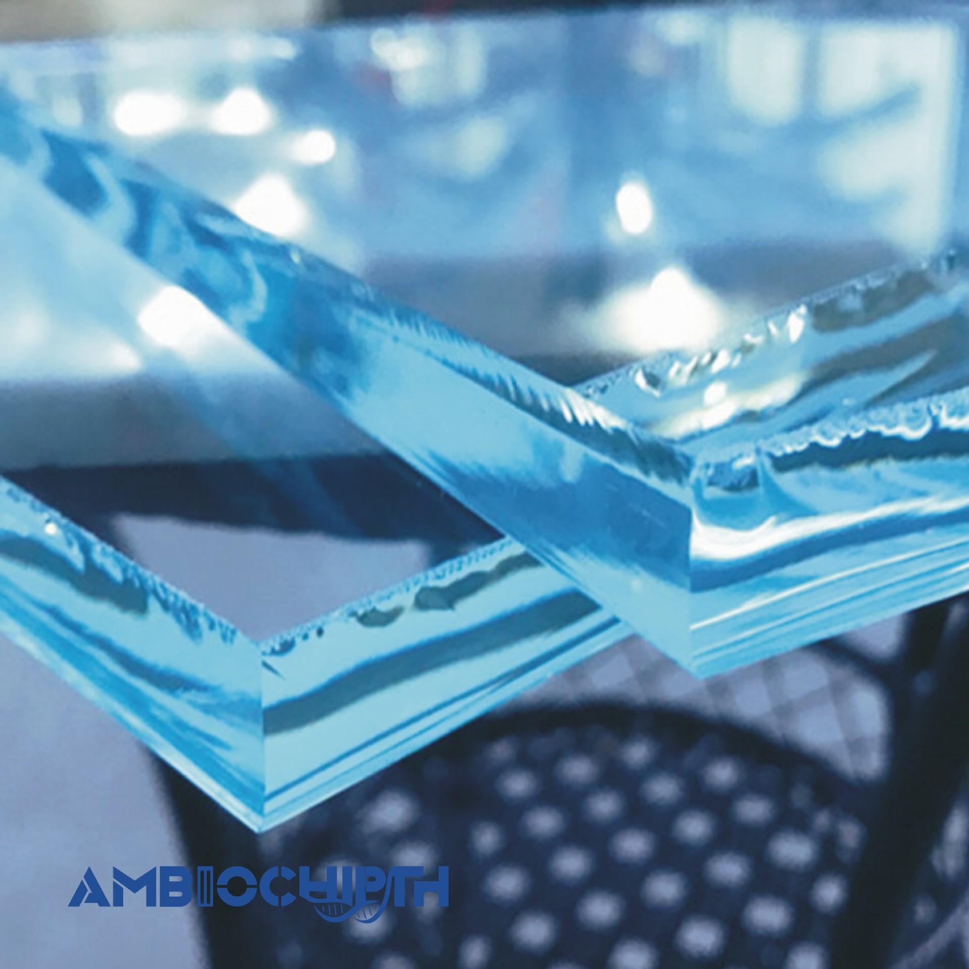 这种高透明的玻璃是采用浮法工艺制造,由含铁量低的原材料制成,具有较