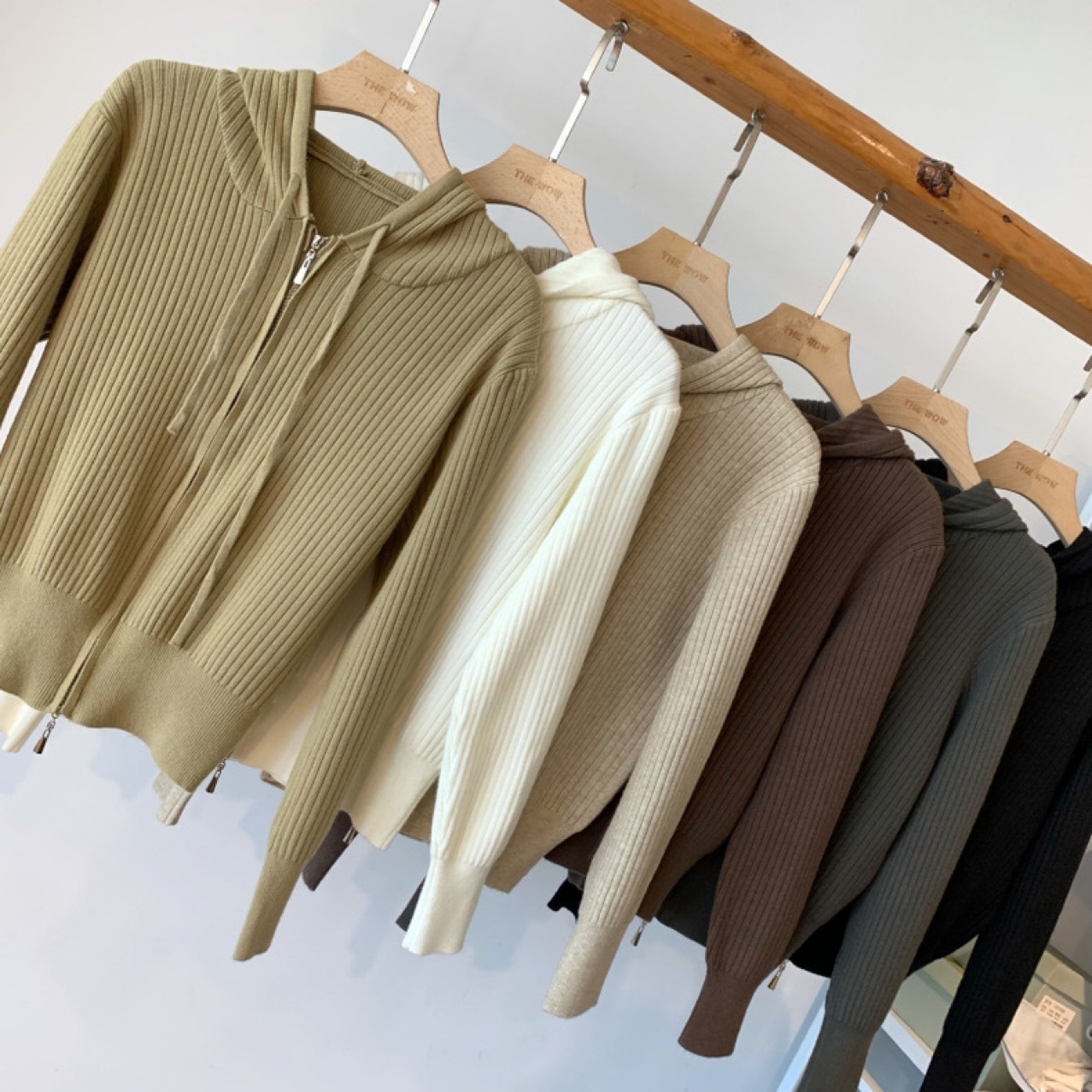 显瘦好穿安迪绒软糯细腻微落肩连帽双拉链针织毛衫毛衣0922t-阿里巴巴