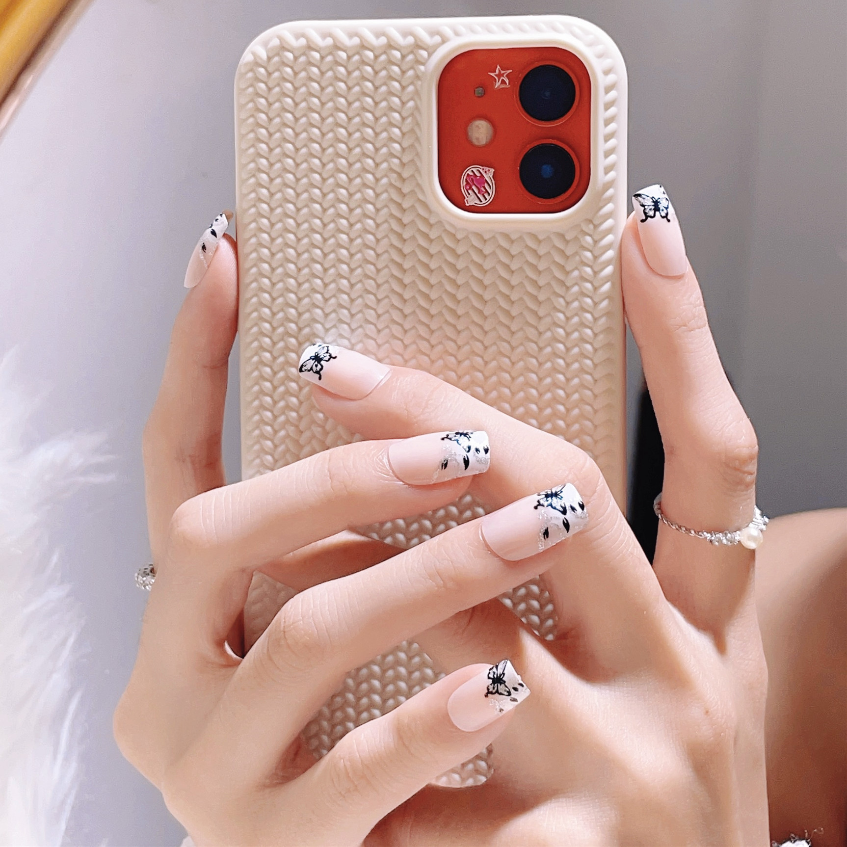 跨境新款法式穿戴指甲银粉蝴蝶气质假指甲美甲成品可拆卸甲片批发