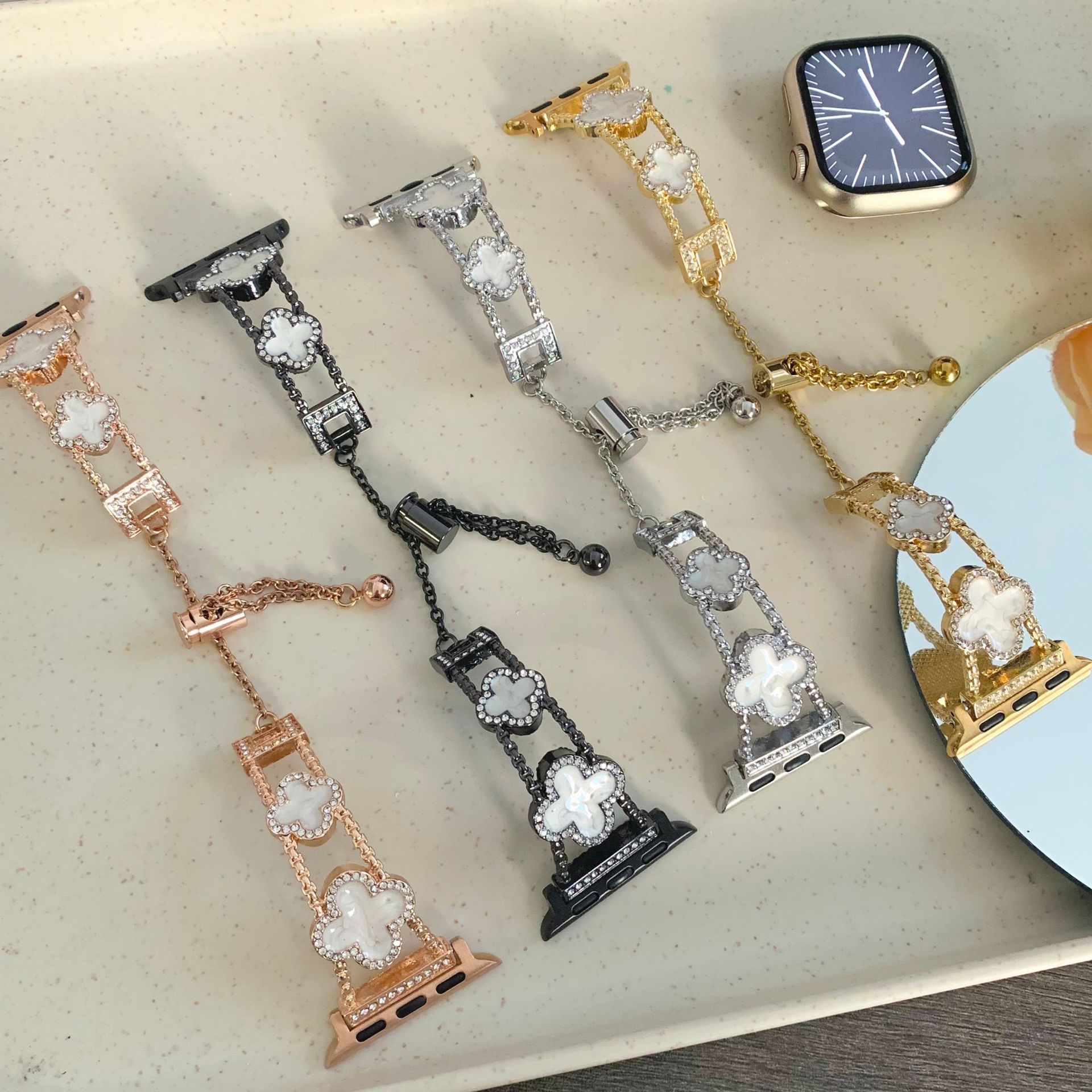 适用于苹果手表四叶草贝母镶钻金属表带apple watch8/se9/7/6/5/4