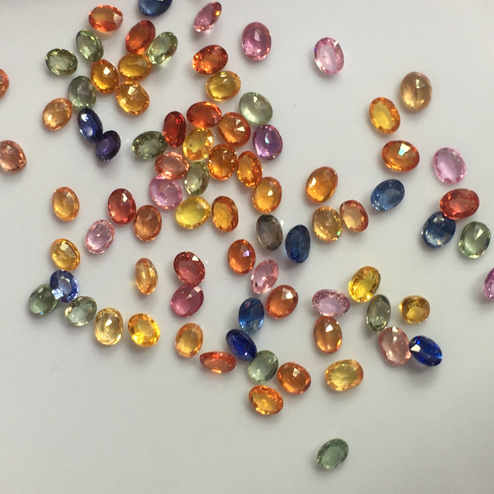 彩色蓝宝石椭圆形戒面天然斯里兰卡彩蓝宝石切面各种镶嵌裸石配石