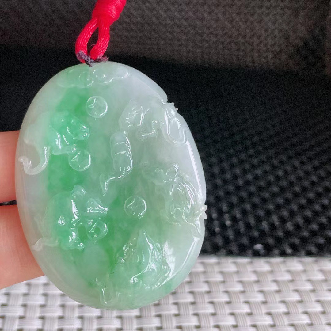 天然缅甸翡翠a货 女款玉挂件飘绿五鼠运财翡翠吊坠23.46