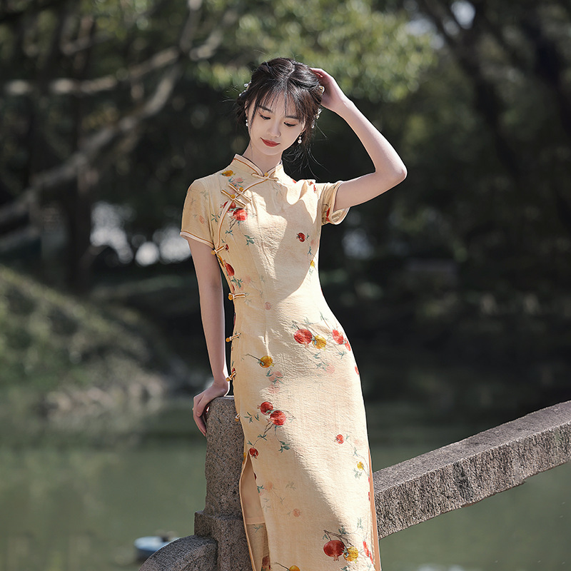 越唐2022年新款春气质年轻款印花旗袍复古民国风古法长款连衣裙