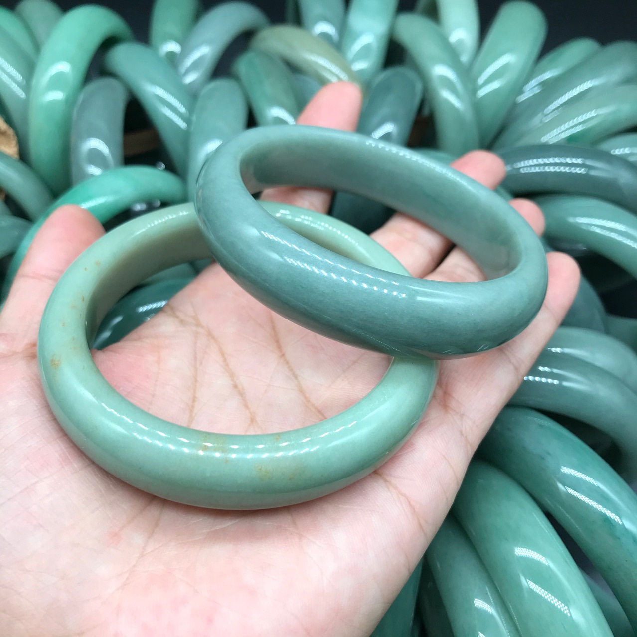 天然佘太翠豆绿手镯佘太翠满绿钢板料鸭蛋青色支持鉴定直播供货