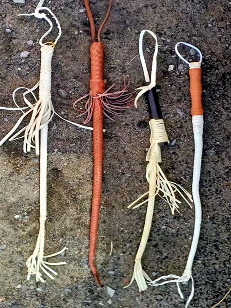仿牛皮鞭子蒙古色工艺装饰马鞭骑马舞蹈鞭武术影视道具-阿里巴巴