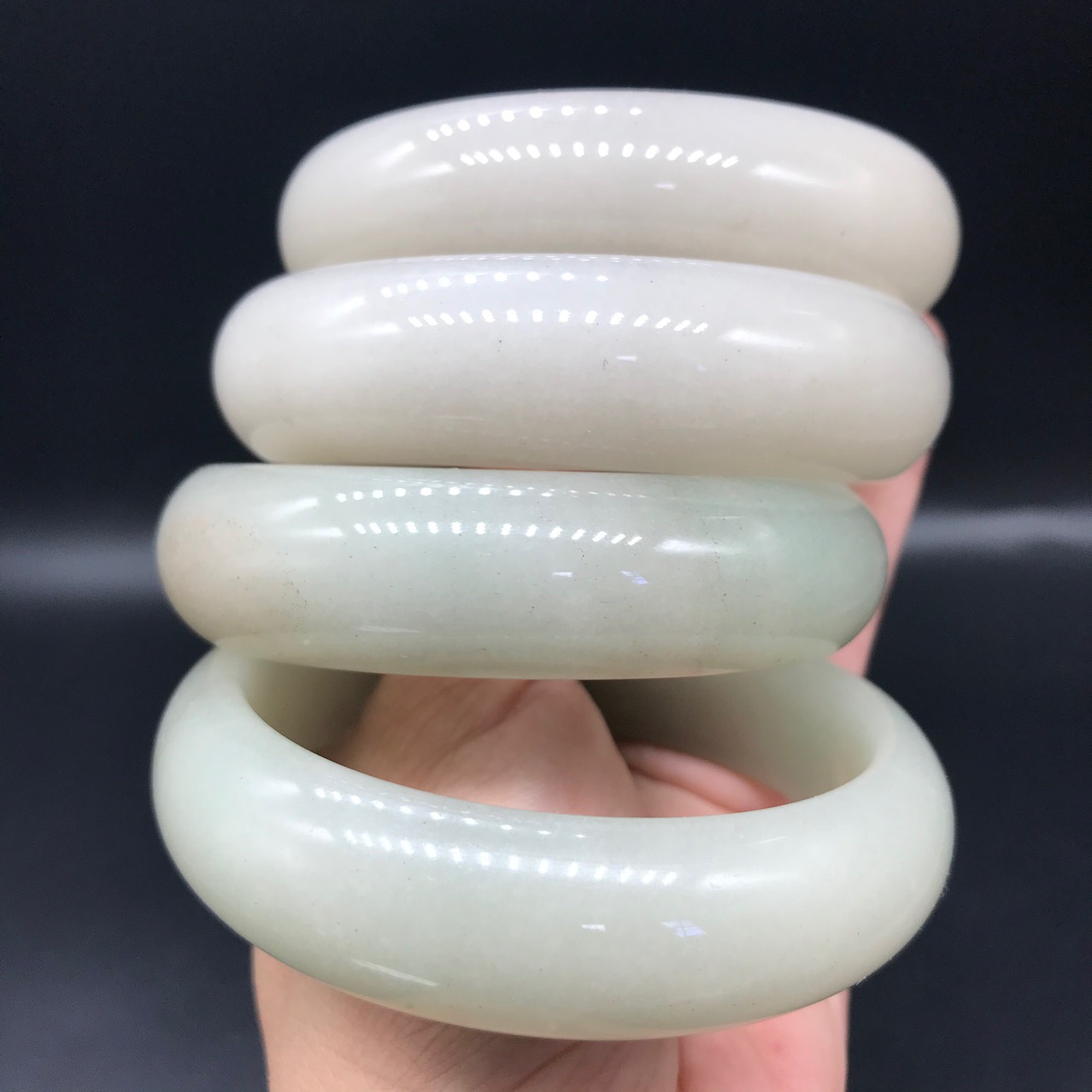 天然内蒙佘太翠透水料飘绿手镯佘太翠玉手镯直播供货量大从优