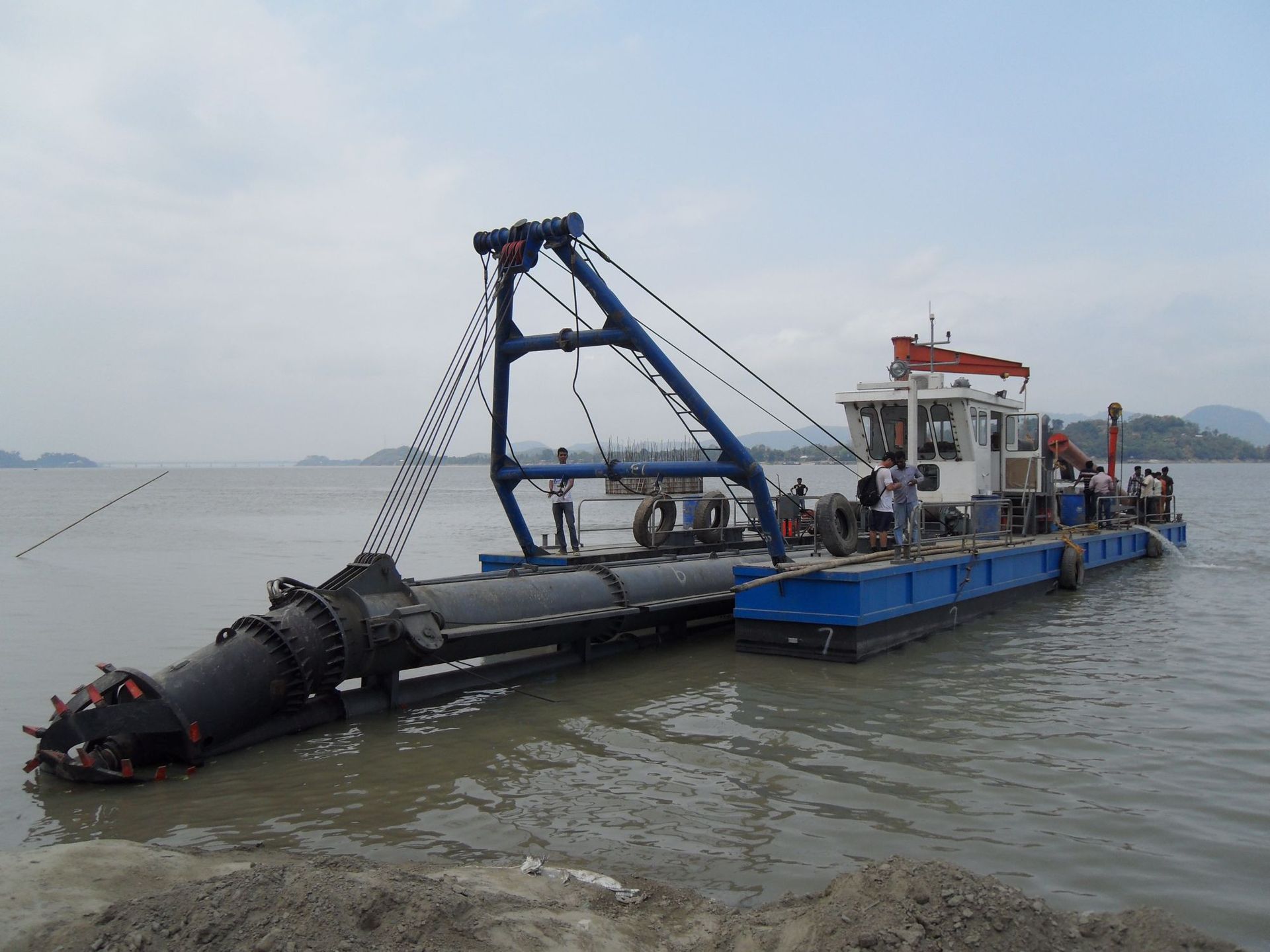 湖泊沿海抽沙船港口抽沙疏浚抽砂船河道清淤吸沙船厂家定制