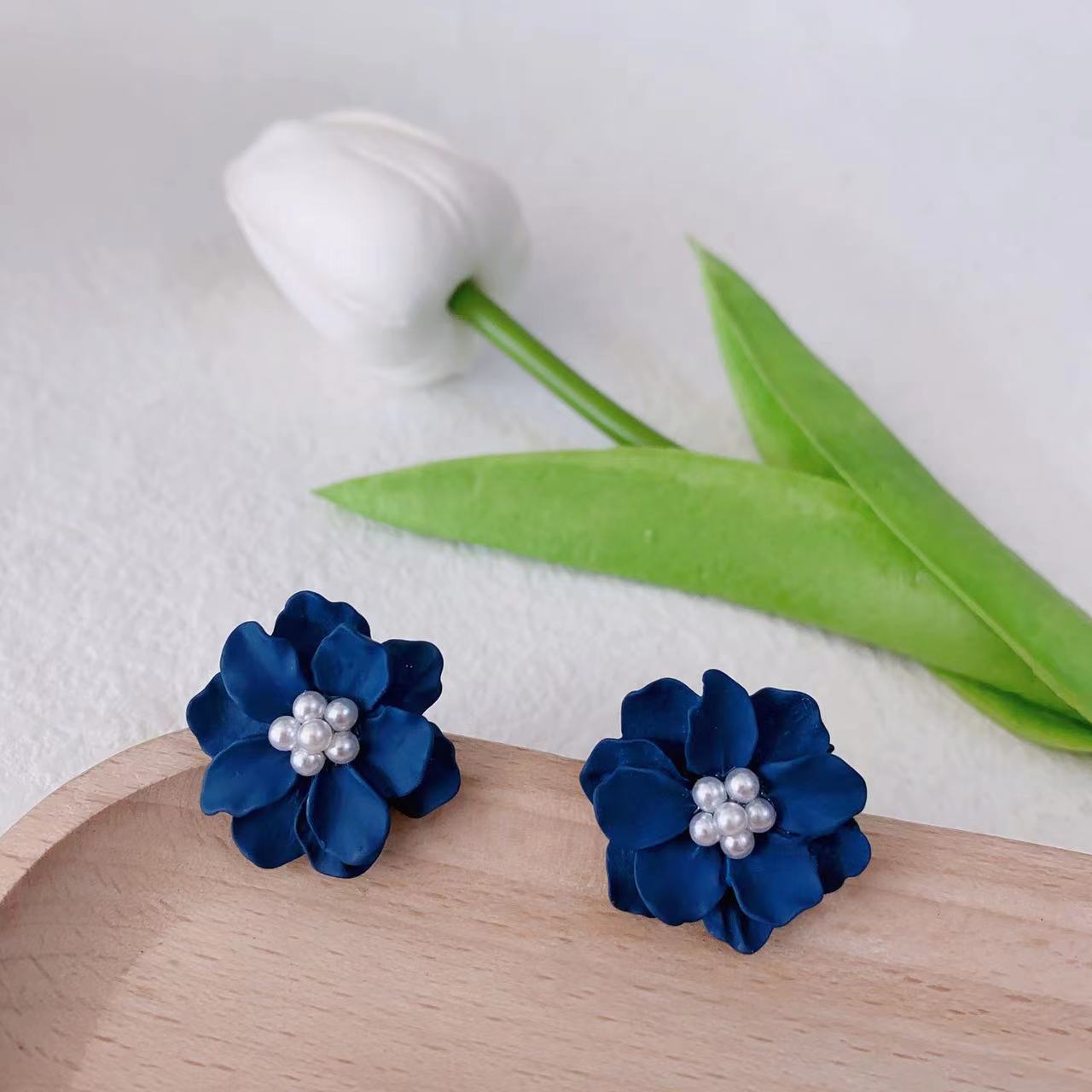 Korean Style Blue Flower Pearl Earrings Retro Gentle Elegant Ear Studs Earrings Summer Mosquito Coil Non-Piercing Ear Clip