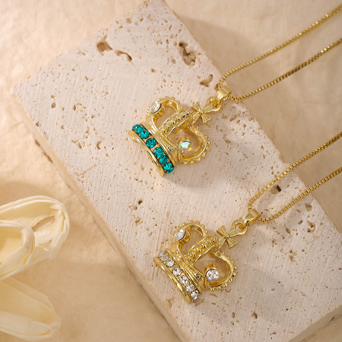 女王桂冠项链女百搭高级感欧美跨境皇冠吊坠精致镶钻王冠项坠批发