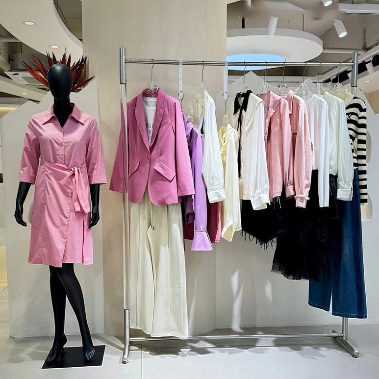 一线大牌女装折扣批发外套连衣裙品牌撤柜实体折扣店直播一手货源