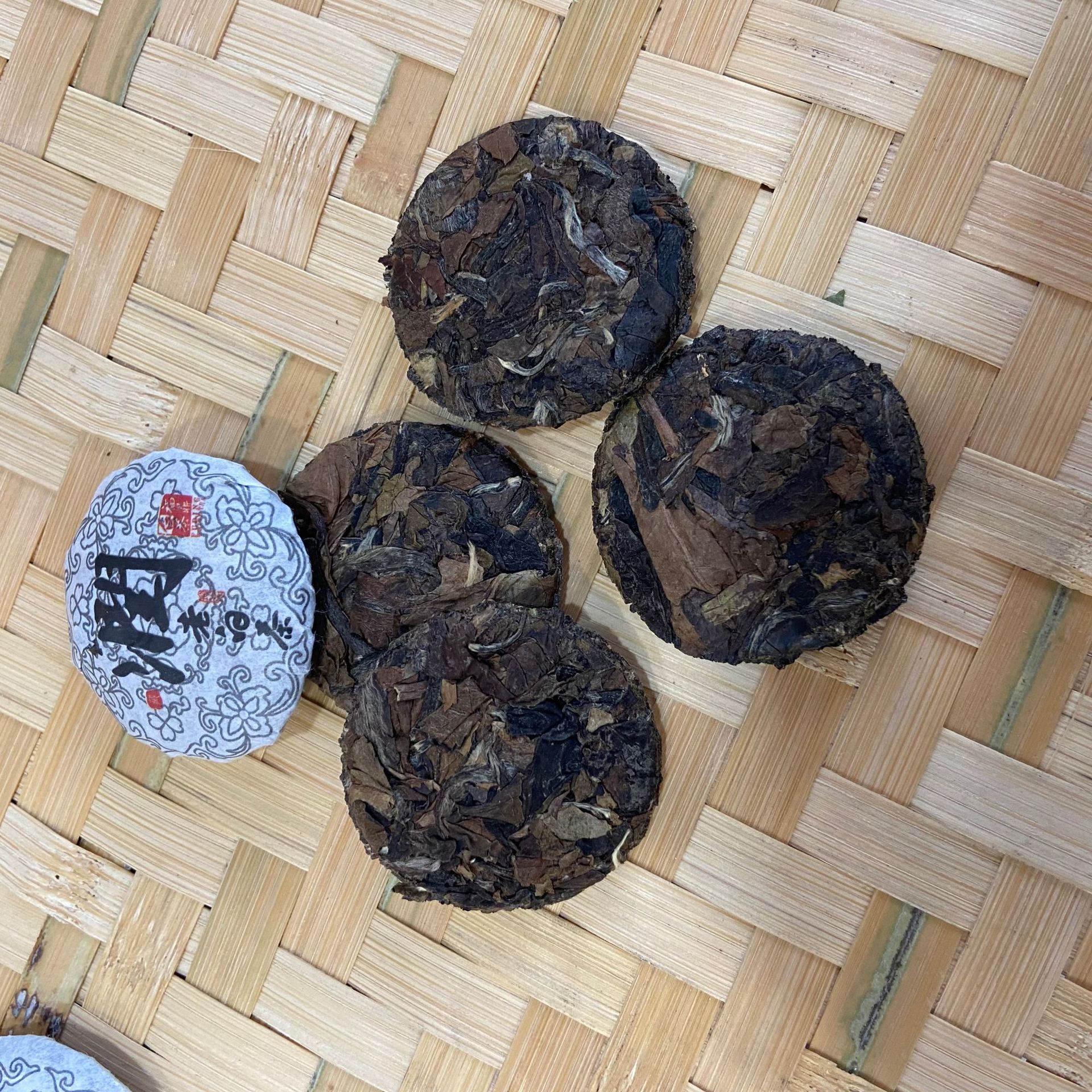 2013年福鼎的白茶老白茶饼陈香寿眉贡眉春茶叶润小圆饼厂家 直批