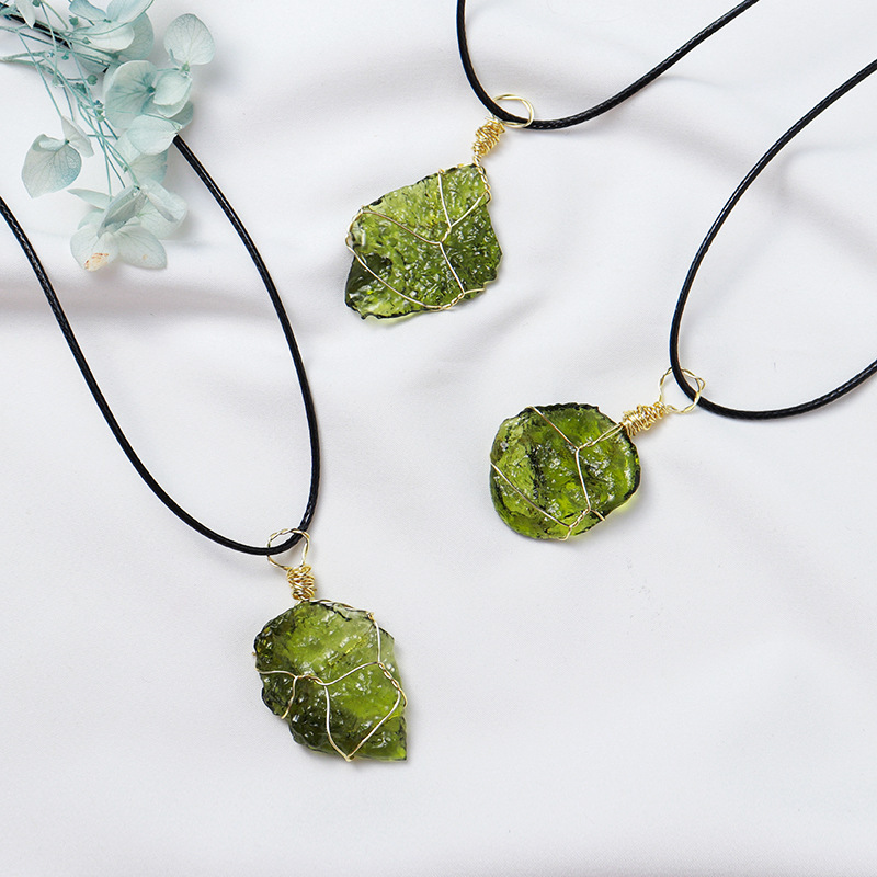 跨境外贸捷克陨石原石吊坠 绿玻璃随形石男女款吊坠项链批发