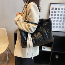 韩版大容量手提包包女2022冬季新款托特包小众时尚羽绒包一件代发