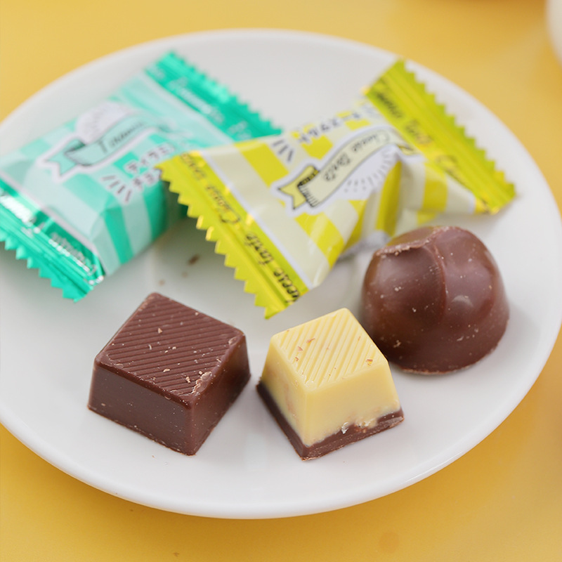 日本进口meito名糖2种草莓味方块双层巧克力/3味什锦夹心巧克力