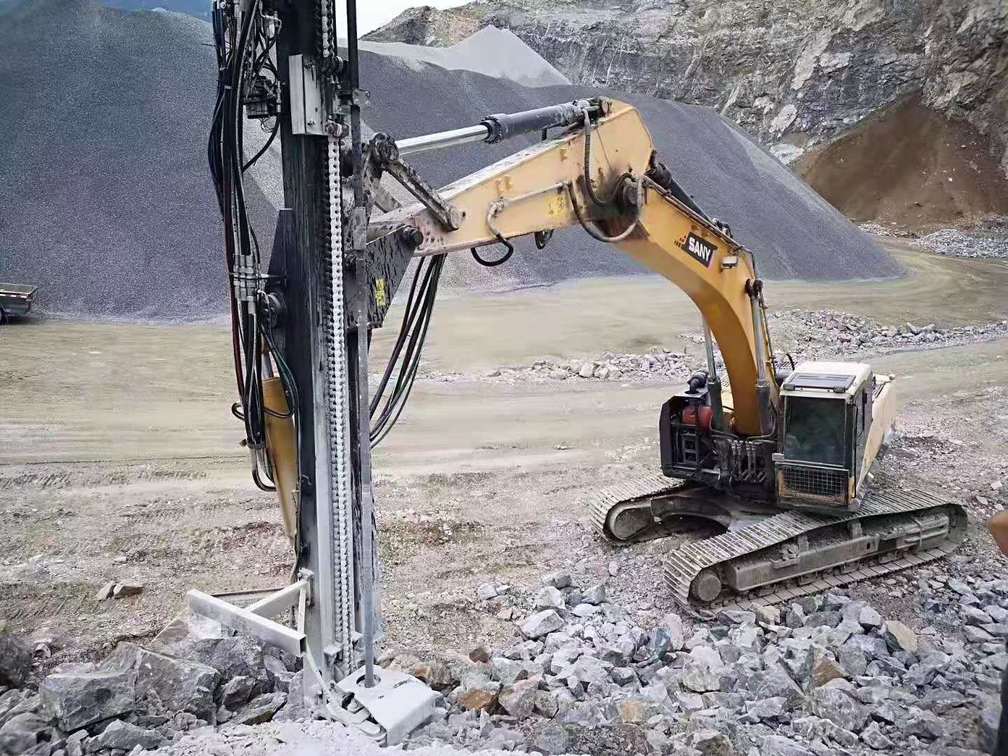 综合能耗低挖改钻机挖改钻挖机改装钻机厂家供应挖改潜孔钻