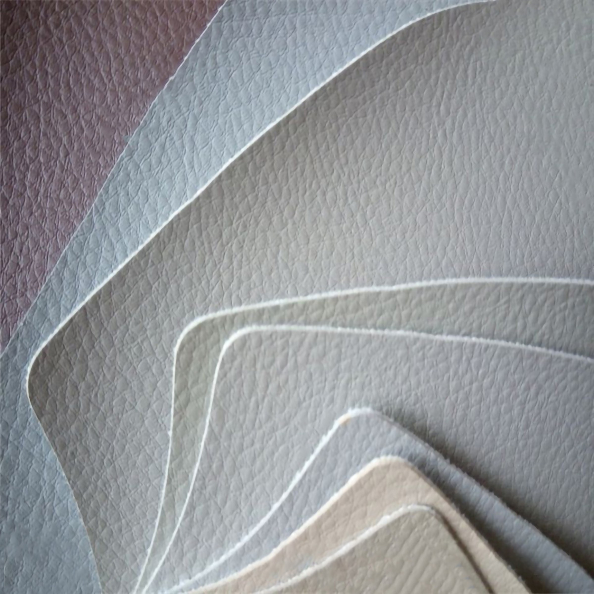 pvc皮革小荔枝134纹汽车内饰坐垫材料人造皮革 经磨网格底料