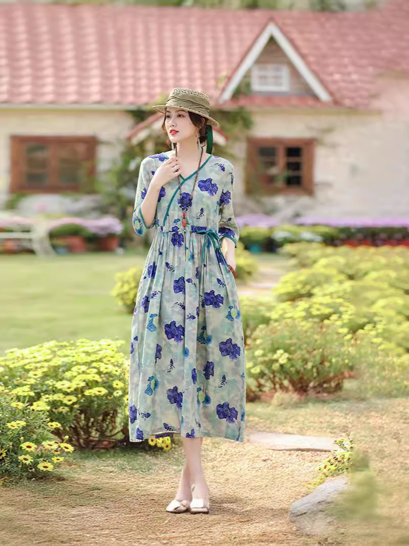 2024夏新款文艺复古棉麻花色v领抽绳收腰中袖长款气质连衣裙长裙