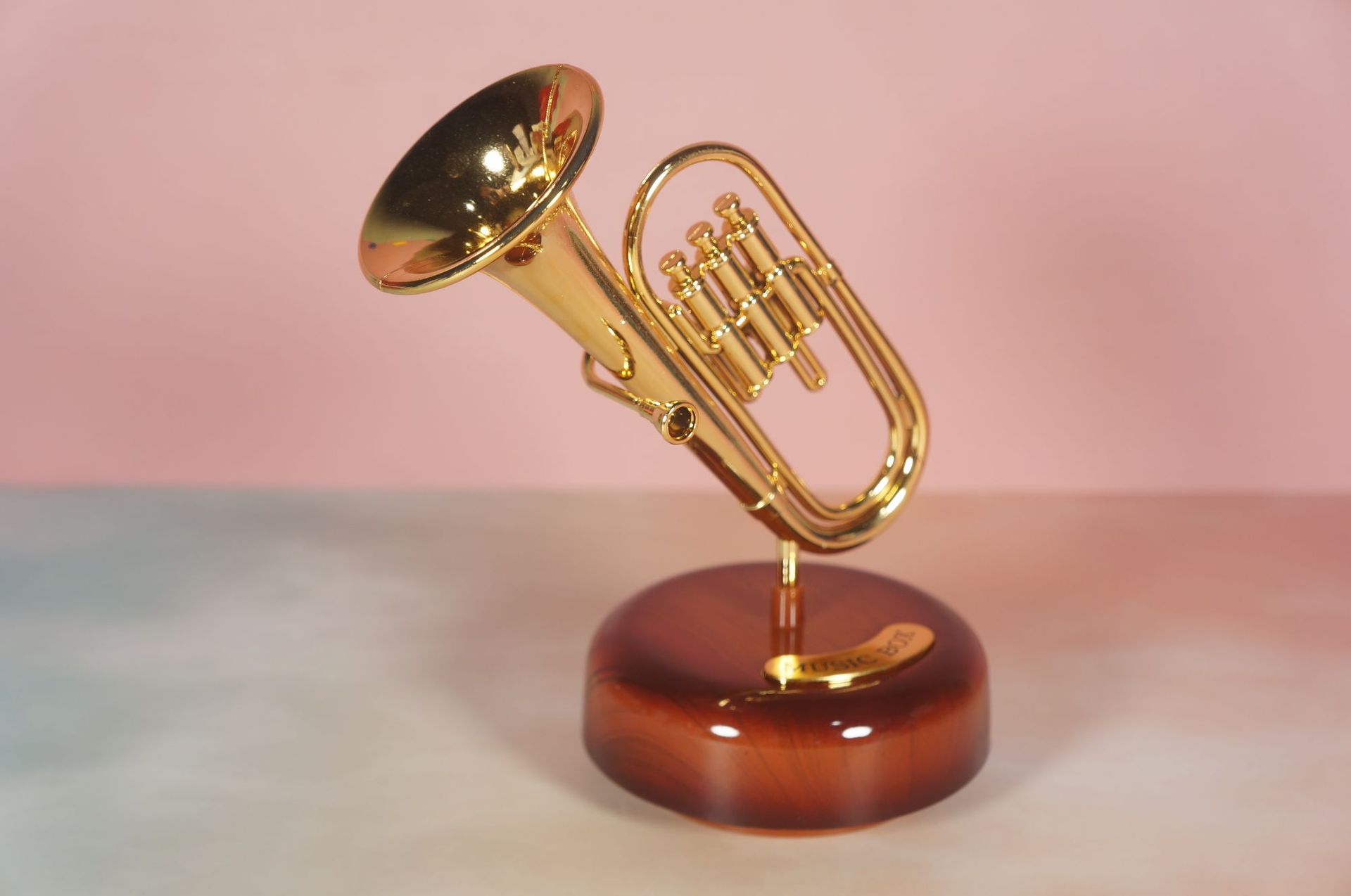 新品乐器八音转音乐盒创意摆饰萨克斯小号圆号乐器上链发条八音盒