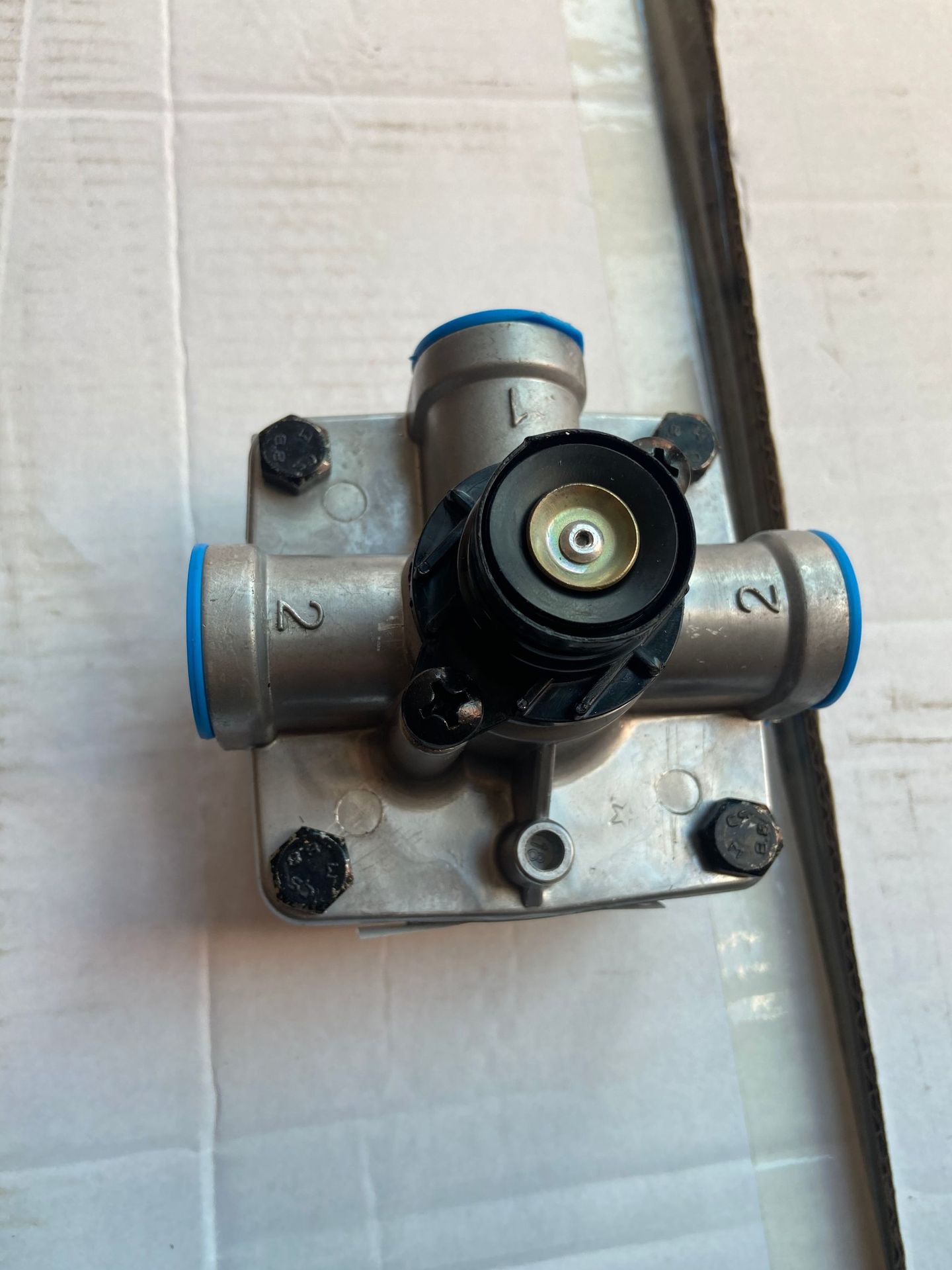 供应重汽陕汽配件wg9000360524重汽豪沃a7继动阀 wg9000360524