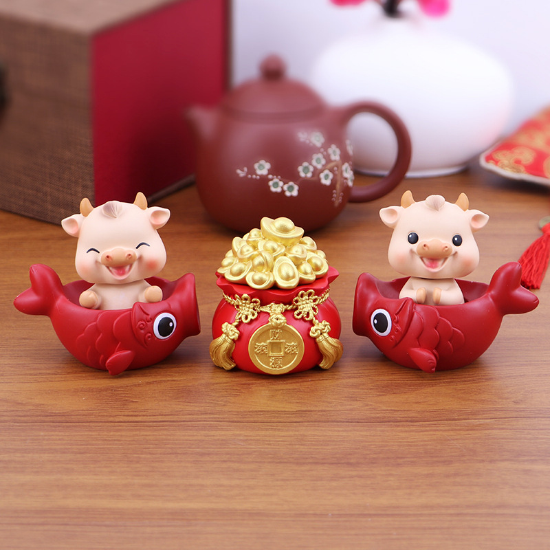 招财纳福牛摇头摆件国潮家居客厅办公室桌面装饰品汽车车载内饰品