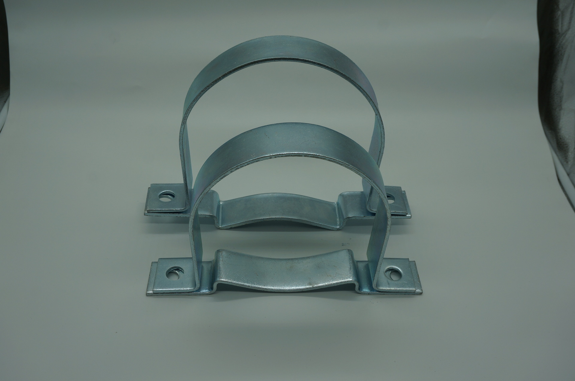 标志牌抱箍定做焊接扁铁抱箍定做倒计时抱箍八角杆抱箍