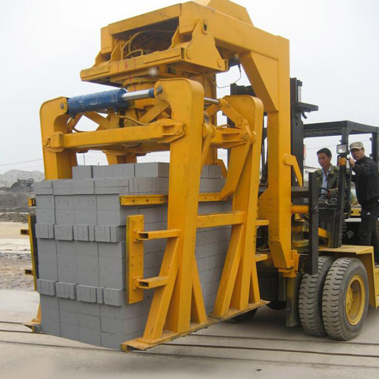 水泥砖自动码砖机 码坯机 配套八孔盘上的夹砖机