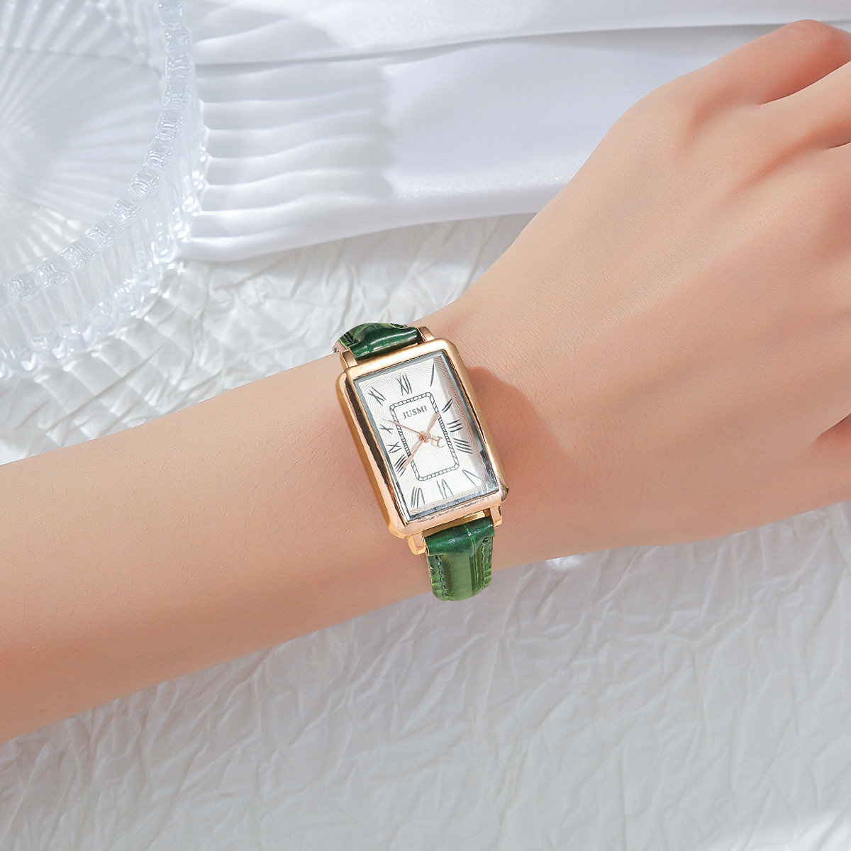 罗马刻度简约女士手表时尚百搭休闲中学生皮带复古小巧方形石英表