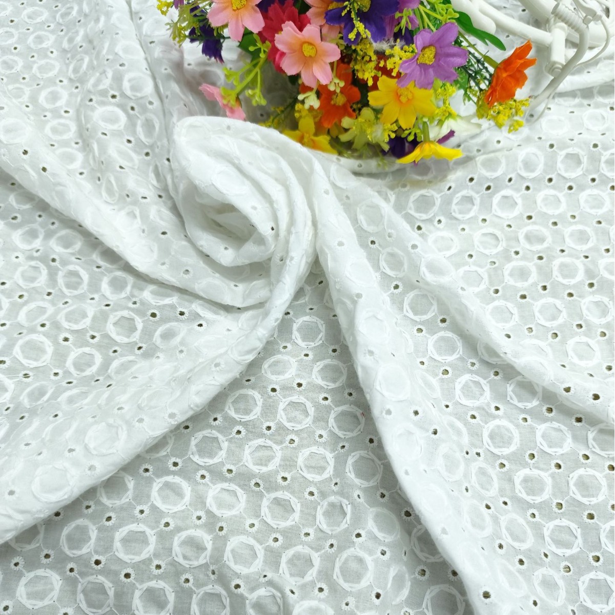 全棉刺绣9088棉布棉线绣花棉布绣花麻棉绣花棉布夏季女装布料