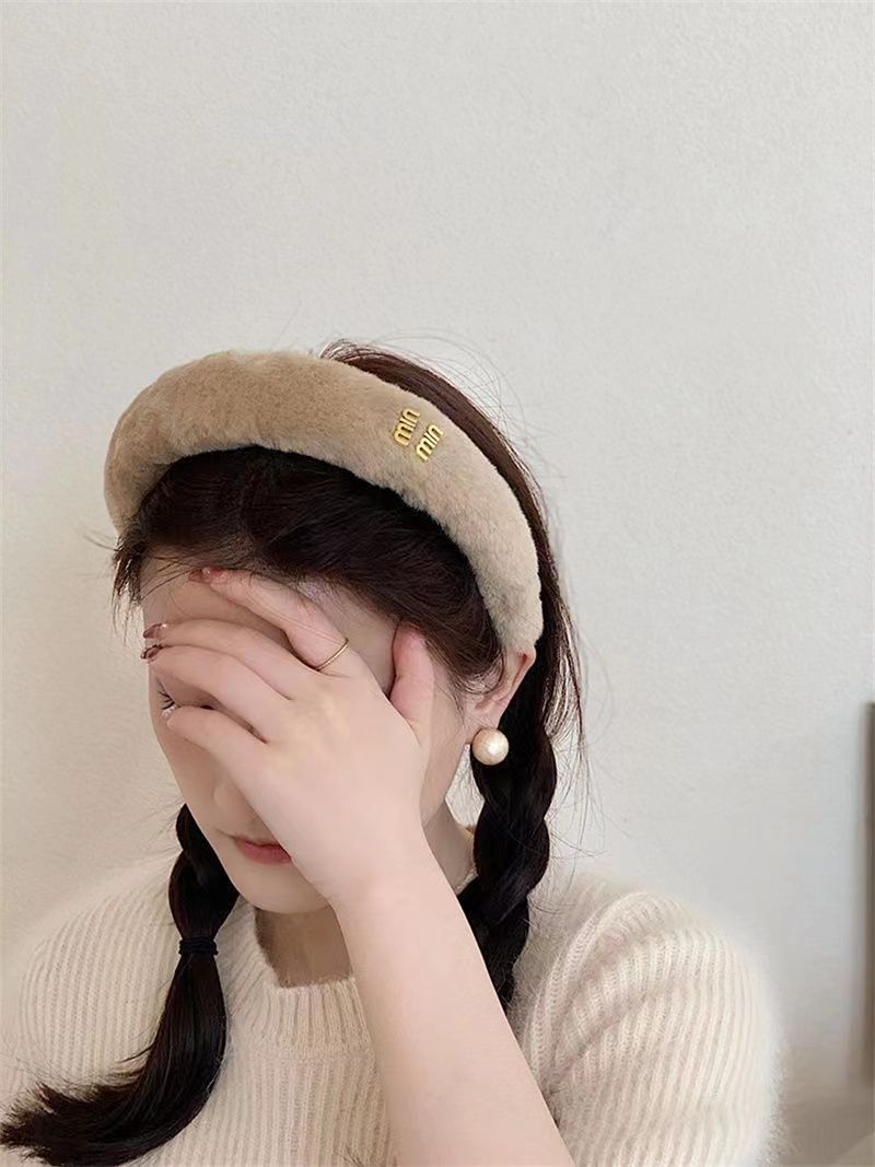 Autumn and Winter New Min Barrettes Plush Side Clip Fringe Clip Hair Accessories Letter Temperament Side Clip Front Fashionable Hairpin