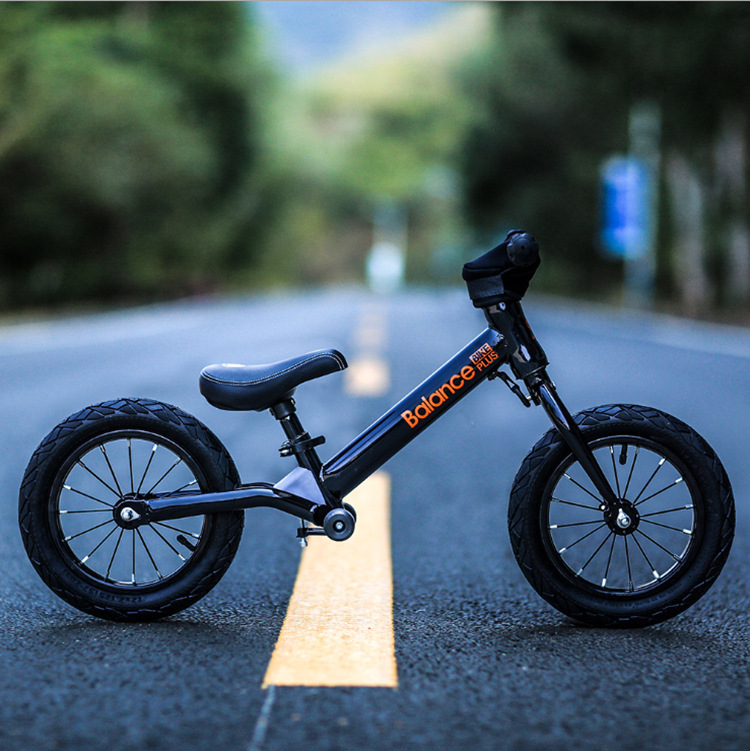 德国儿童平衡车滑步车无脚踏四轮充气减震宝宝滑行车3-6岁溜溜车