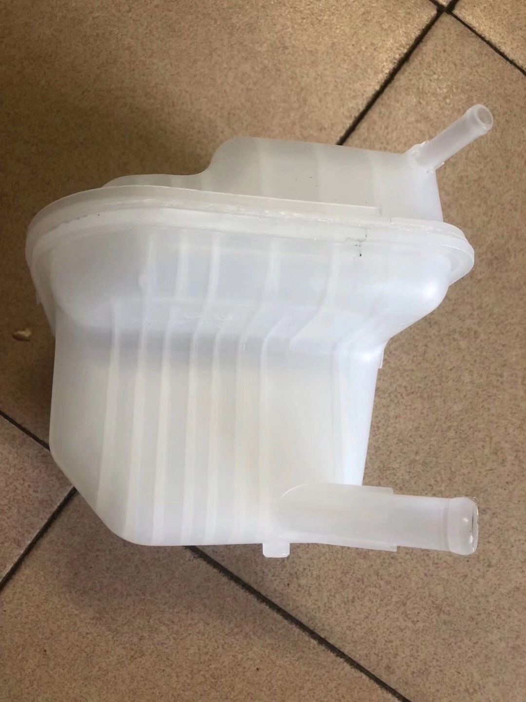 适用于日产逍客奇骏水箱副水壶副水箱 21711-je40a