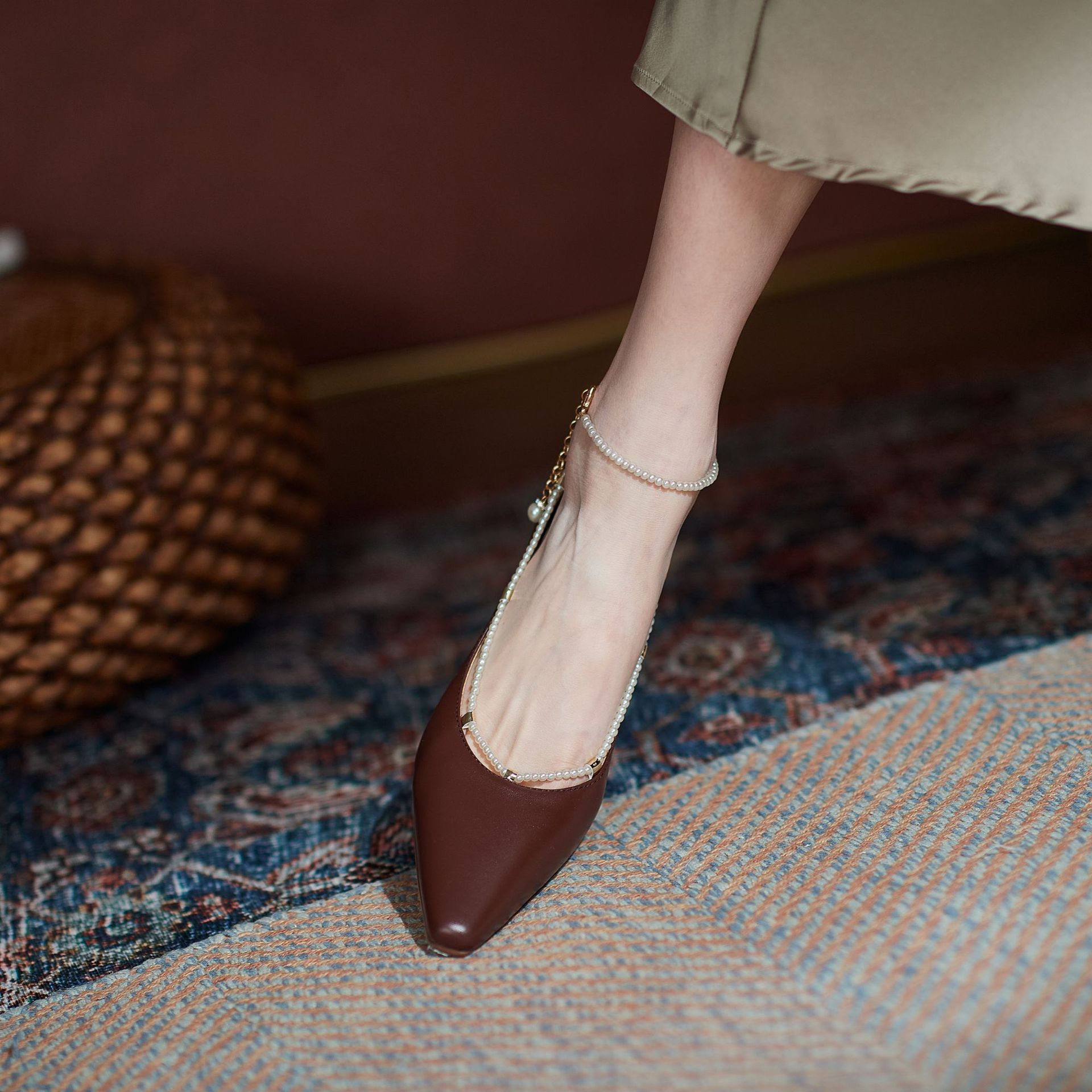 法式水钻细跟女鞋2021春季新款高跟鞋一字扣简约脚腕珍珠链单鞋女