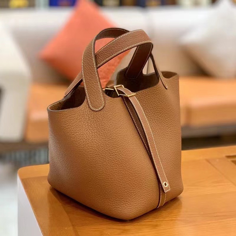 2021新款比利时德尔沃马蹄扣brillant白色手缝斜线 明星手提女包