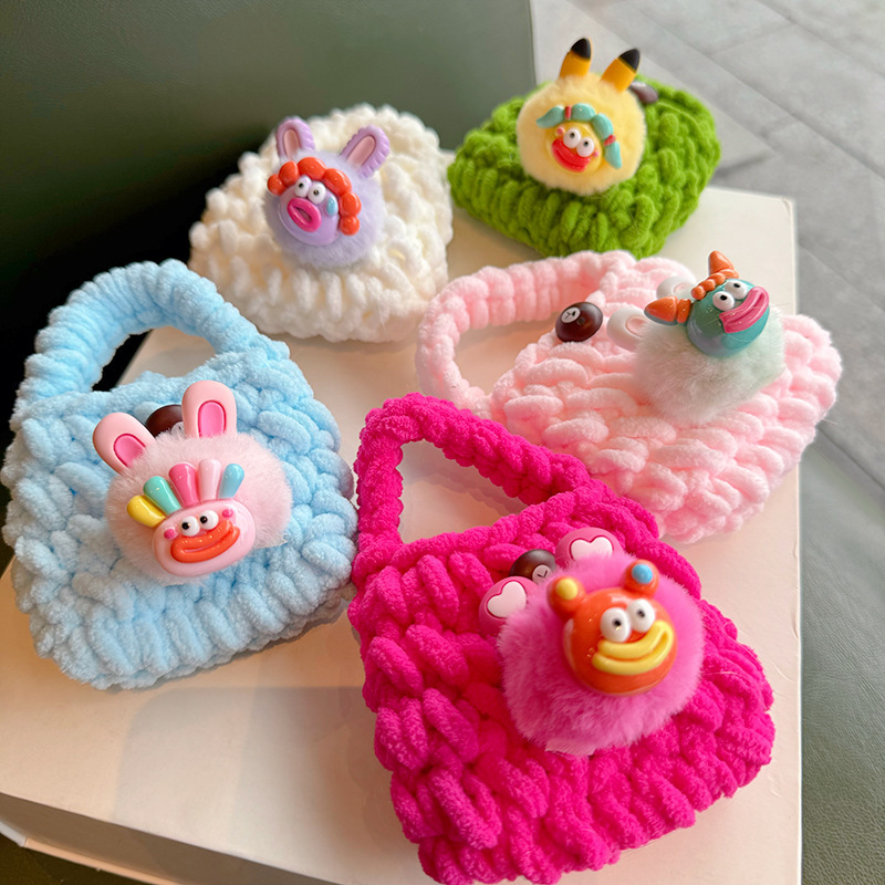 手工编织粗毛线迷你手提包包毛球香肠嘴耳机包软妹少女零钱包日韩