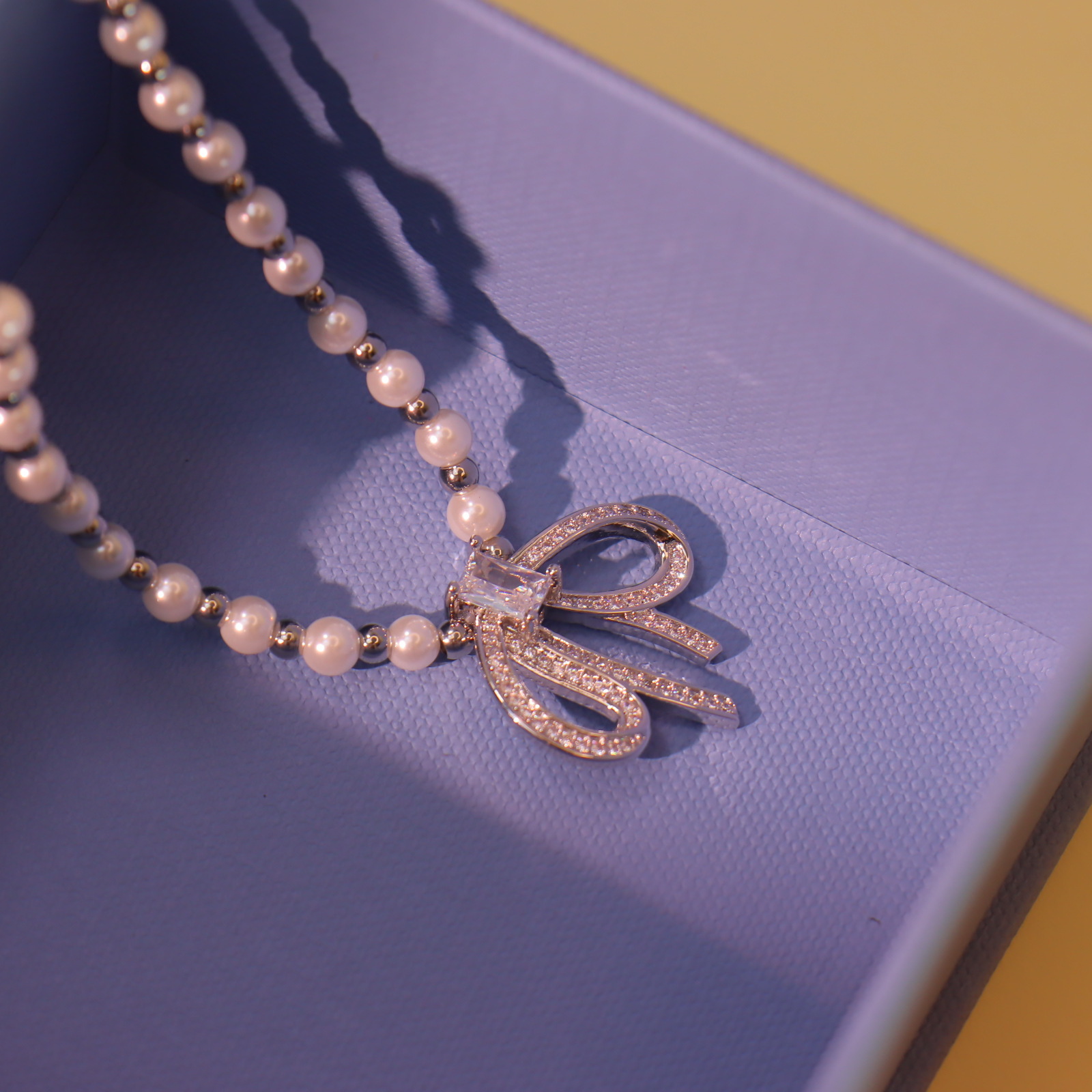 何方新品白金色蝴蝶结项链女简单淑女气质锁骨链工厂直发批发