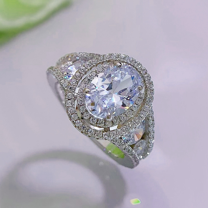 鹿鹿通珠宝欧美气质大钻石戒指s925银镀铂金情侣款港风莫桑石戒指