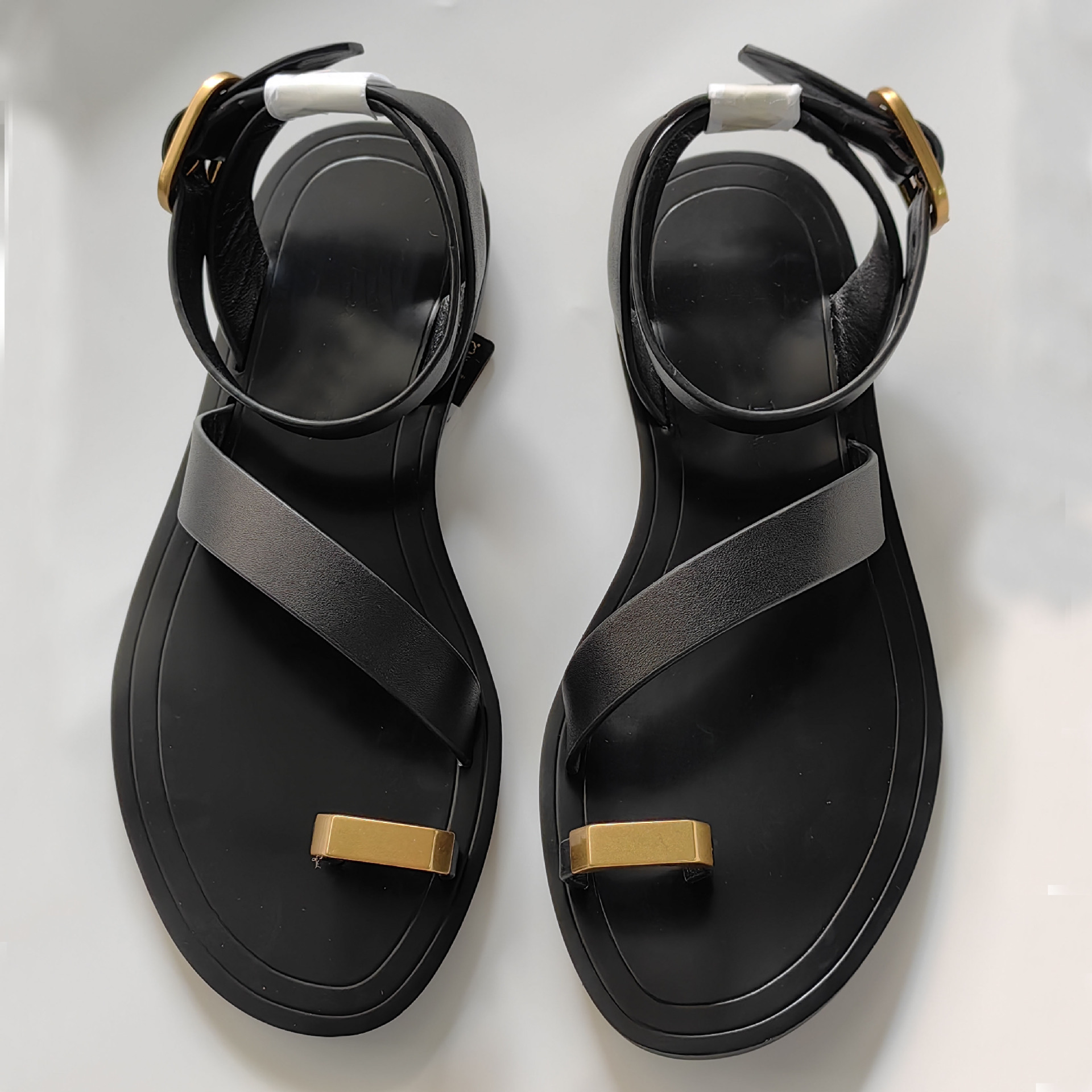 Summer New Women's Shoes First Layer Cowhide Toe Covering One-Strap Metal Decorative Flat Flip-Flops Open Toe Casual Sandals