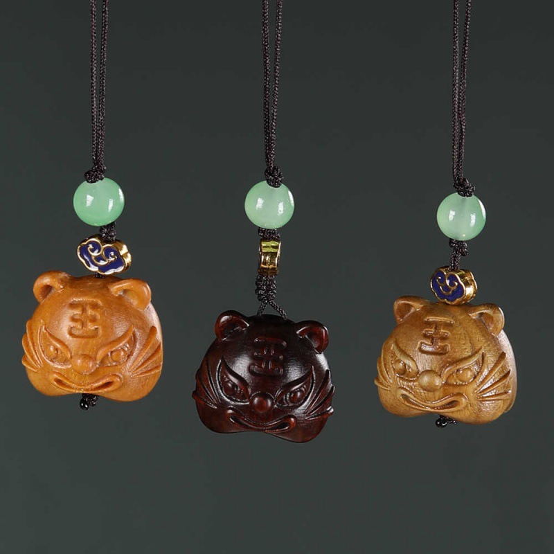 绿檀木雕老虎头挂件鸿当头吊坠diy钥匙扣紫檀木生肖虎把件-阿里巴巴