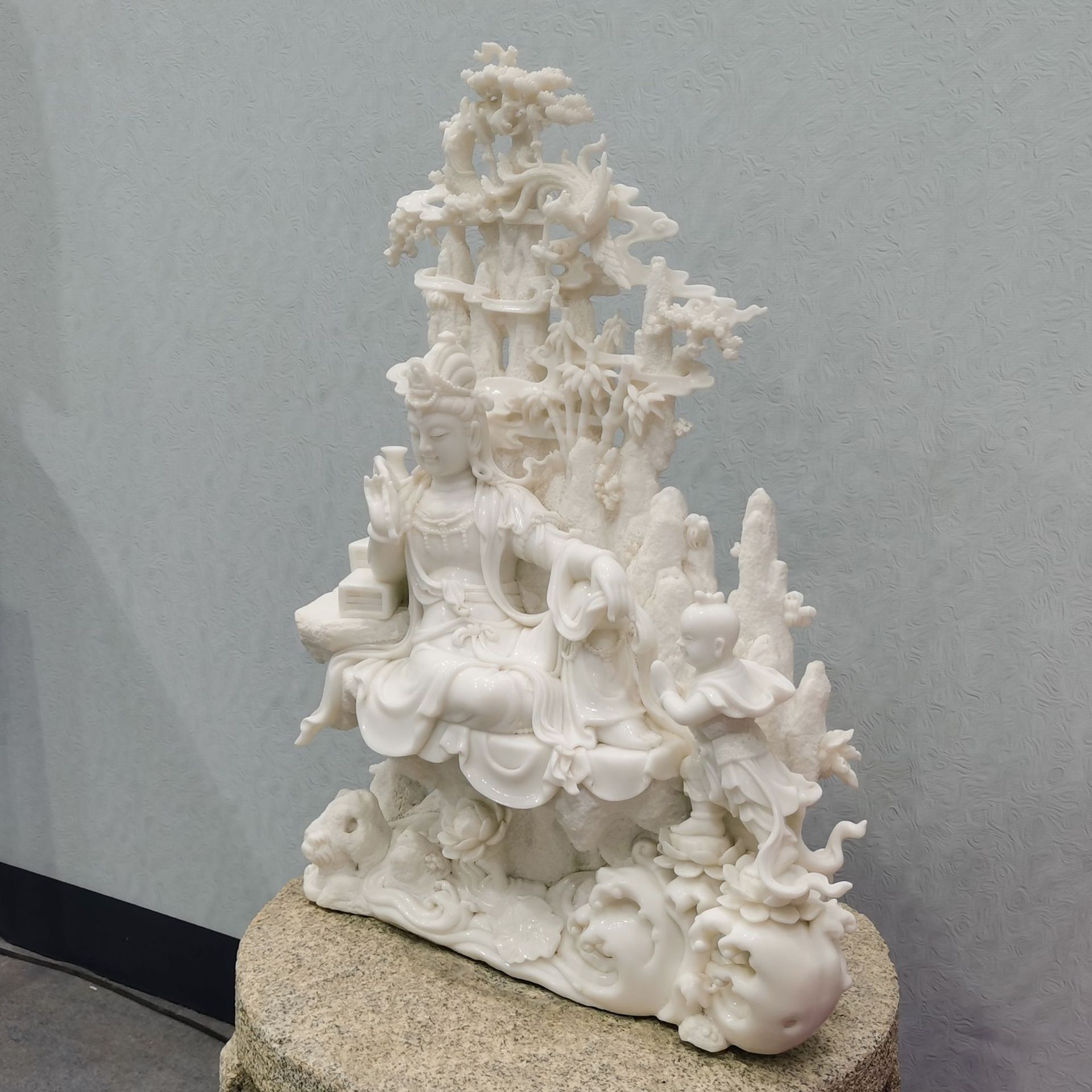 厂家定制汉白玉观音小件雕刻桌面摆件玉石精雕观音菩萨石雕镂空