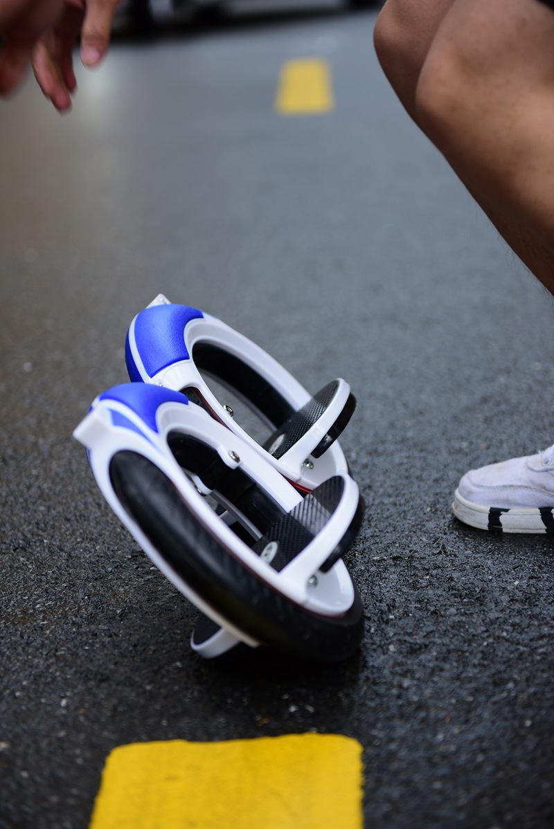 厂家直供极限户外运动风火轮轮子双轮脚踏滑板车实心轮二轮代步车