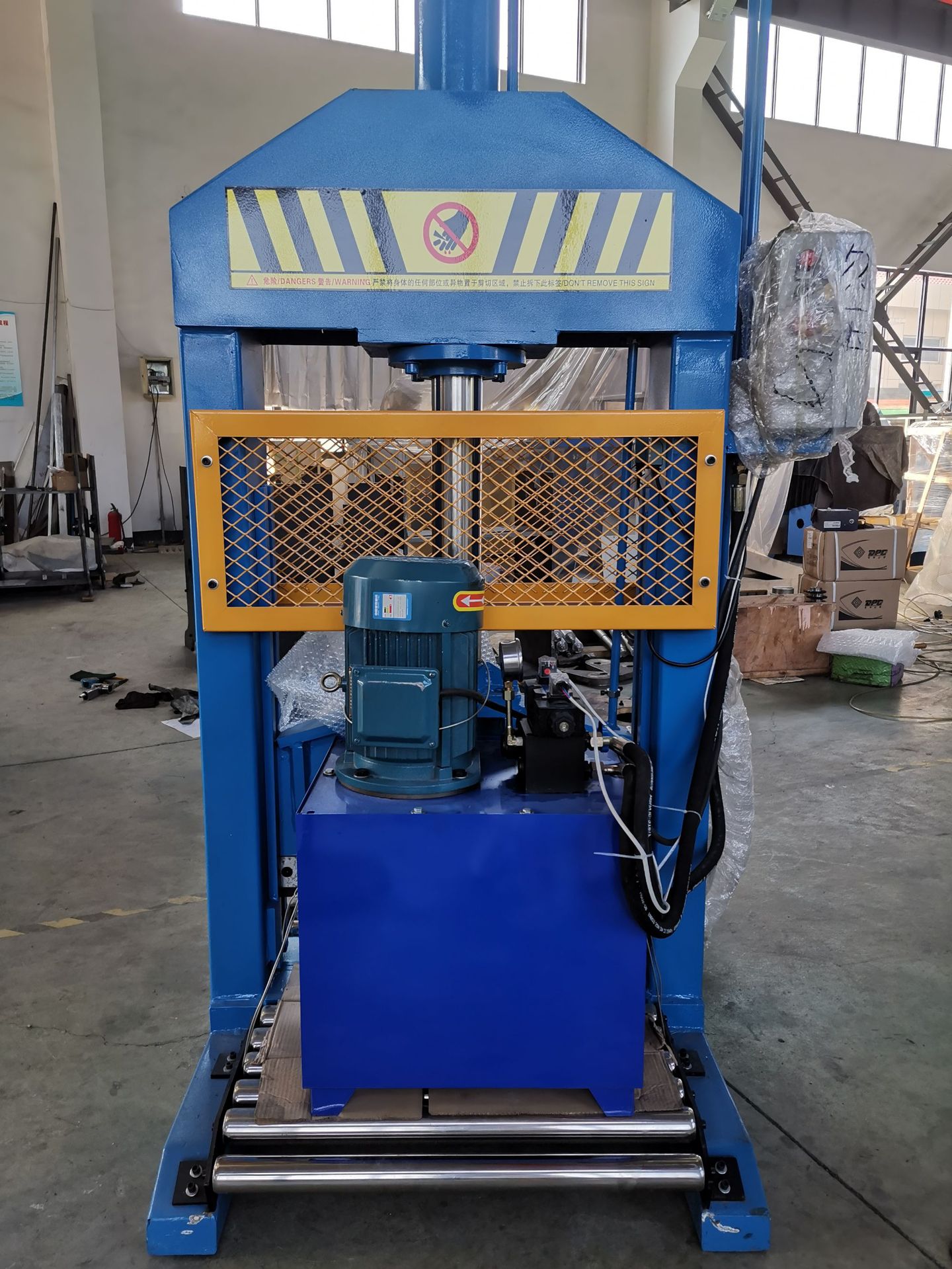 常州纽鲁奇油压橡胶切块机 自动橡胶分条机 自动称重数控橡胶切条