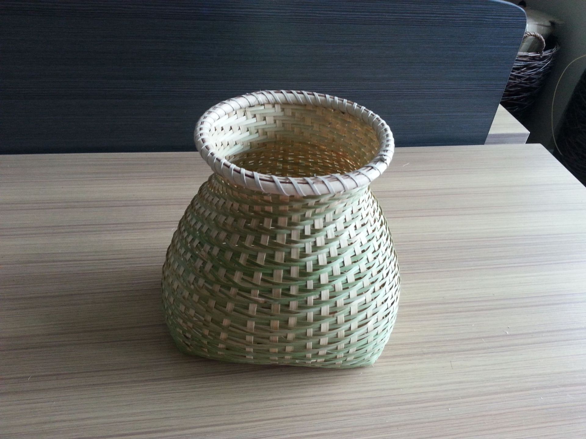 竹编鱼篓 民间传统捕鱼有竹编小鱼篓 儿童民族舞蹈用具竹编小鱼篓