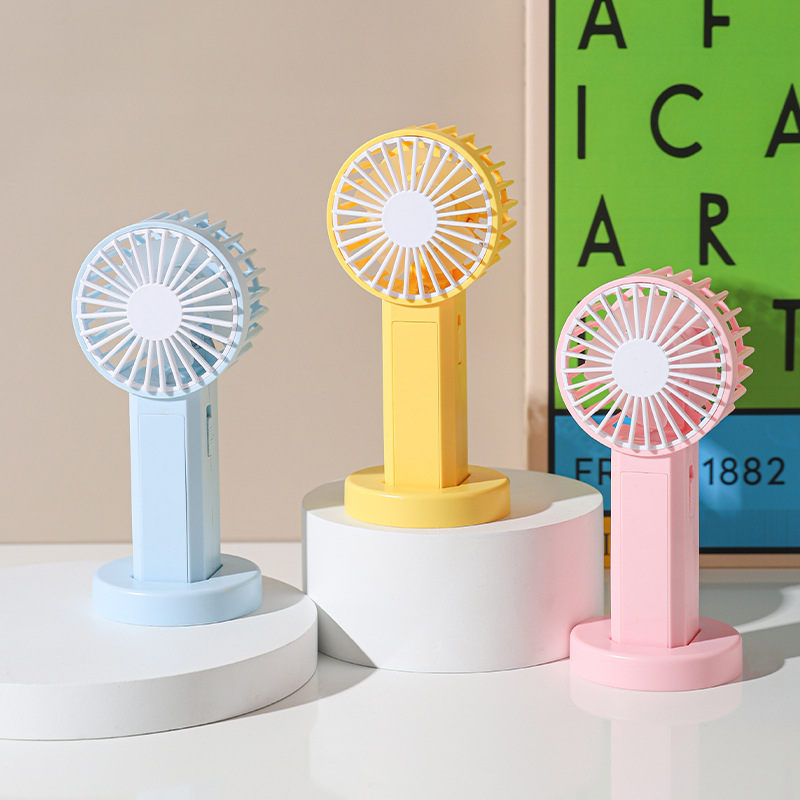 新款办公室宿舍桌面糖果色手持灯光二档电动超长续航类小风扇
