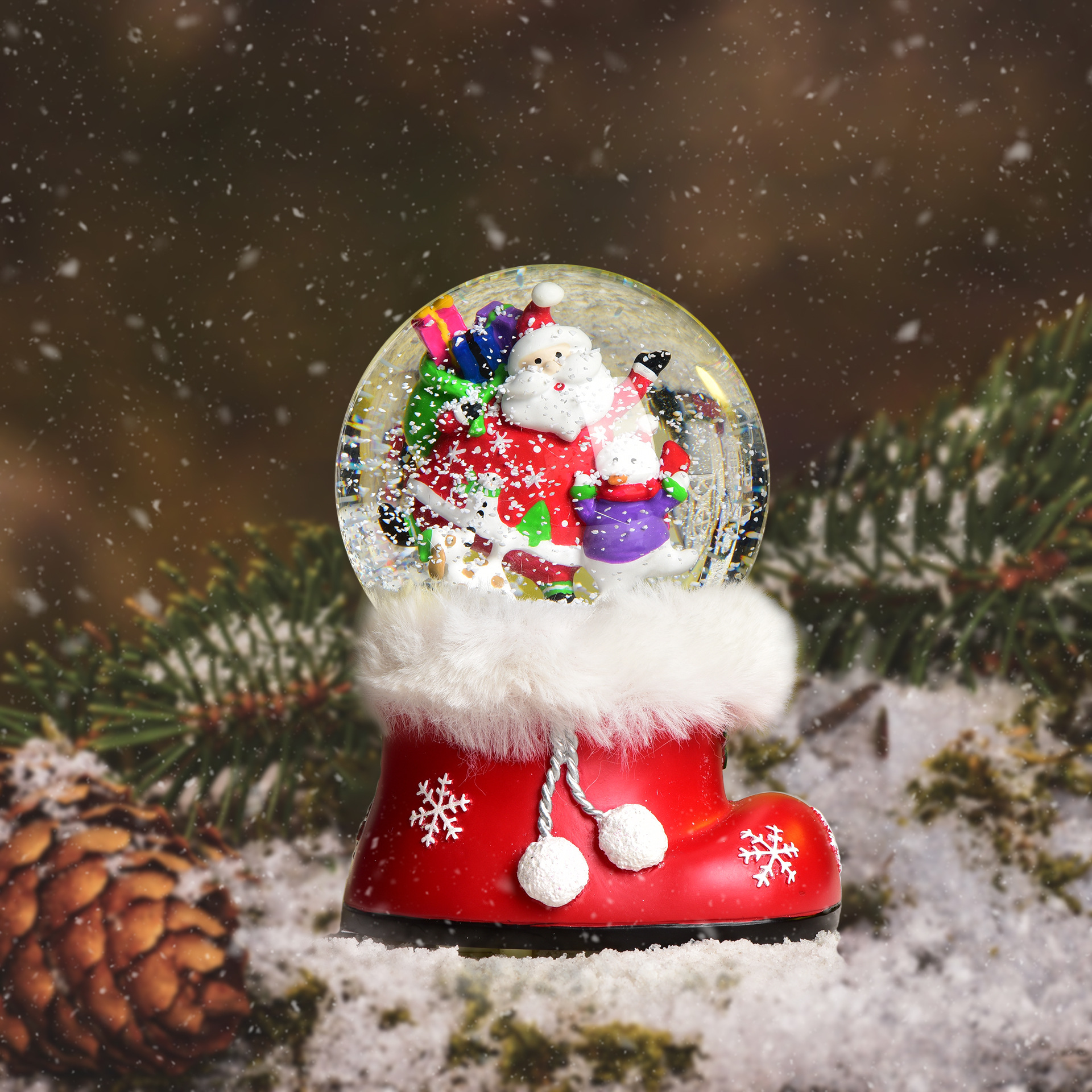 【树脂圣诞飘雪水晶球】东莞石排实力厂家圣诞自动飘雪花球摆件