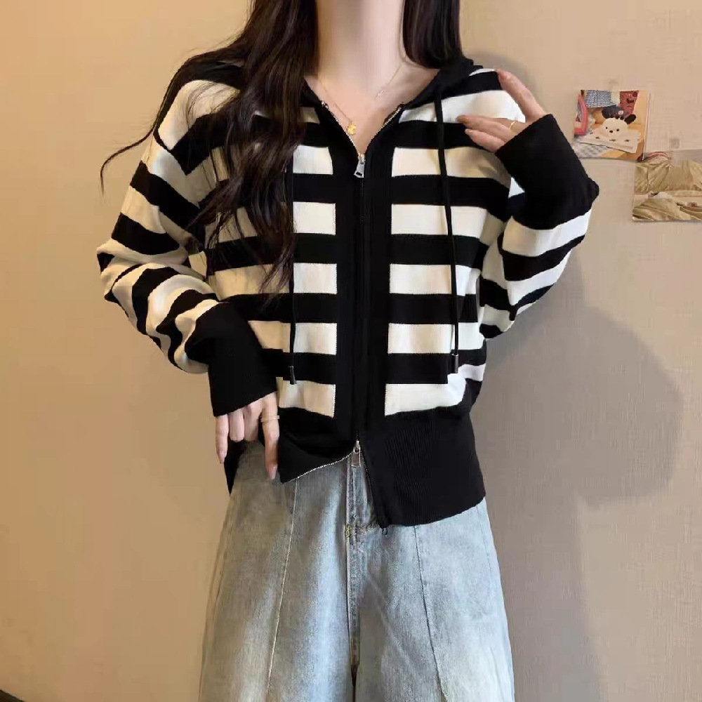 帽衫2024秋款女装新款外套宽松长袖条纹连帽卫衣女短款上衣女开衫